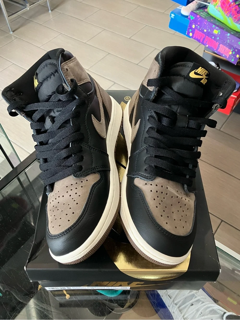 Air Jordan 1 Retro High Palomino Size 9